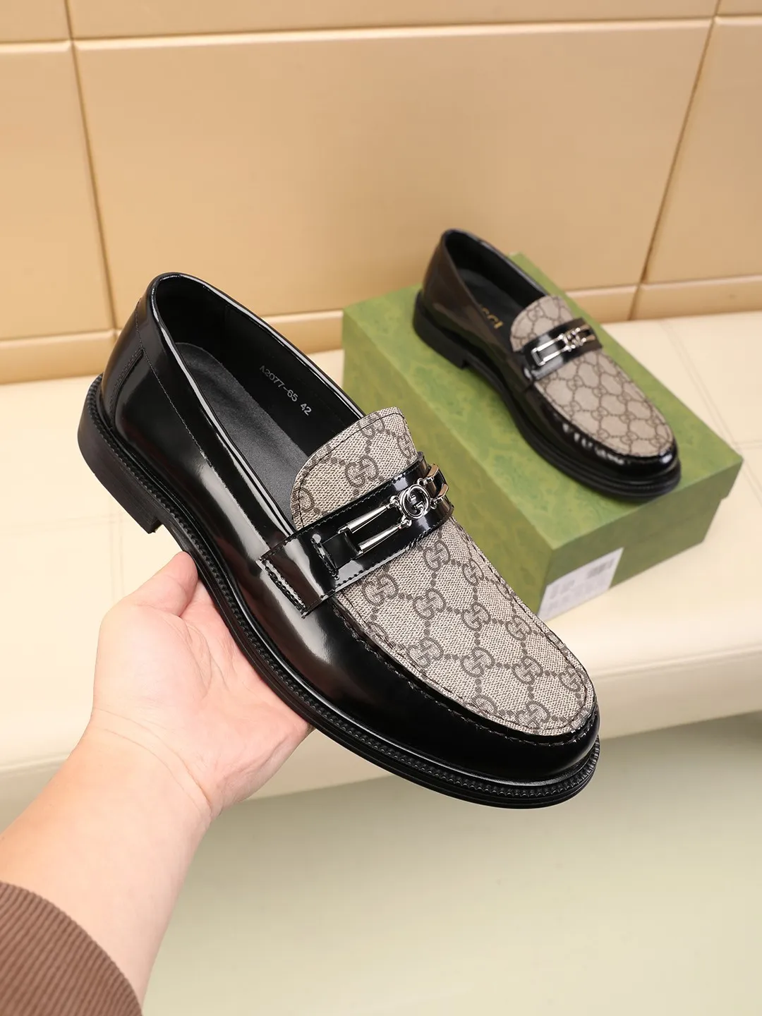 Men's shoes 250 🆘【GUCCI】Gucci ·🐂里· Hot-selling beanie shoes, top brand luxury, top quality, latest fashion beanie shoes. The upper is made of original first-layer cowhide. (Full first-layer water-dyed 🐂 leather and lining). The original stylish and stylish soft rubber wear-resistant and non-slip outsole is light and comfortable on the foot, available in optional colors! Matching code: 39-44 (customized at 39.45.46)